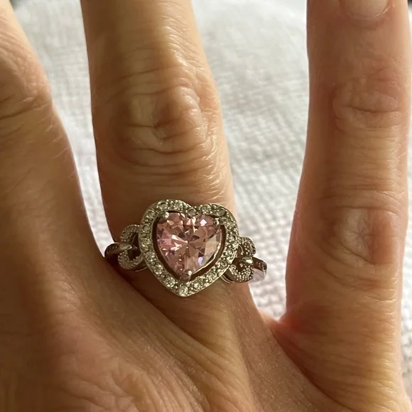 Source Unknown Heart-Shaped Pink Gemstone Ring - Picture 2 of 5
